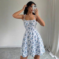 Damen Sommerkleid mit verstellbaren Spaghetti-Trägern und floralen Akzenten W&W