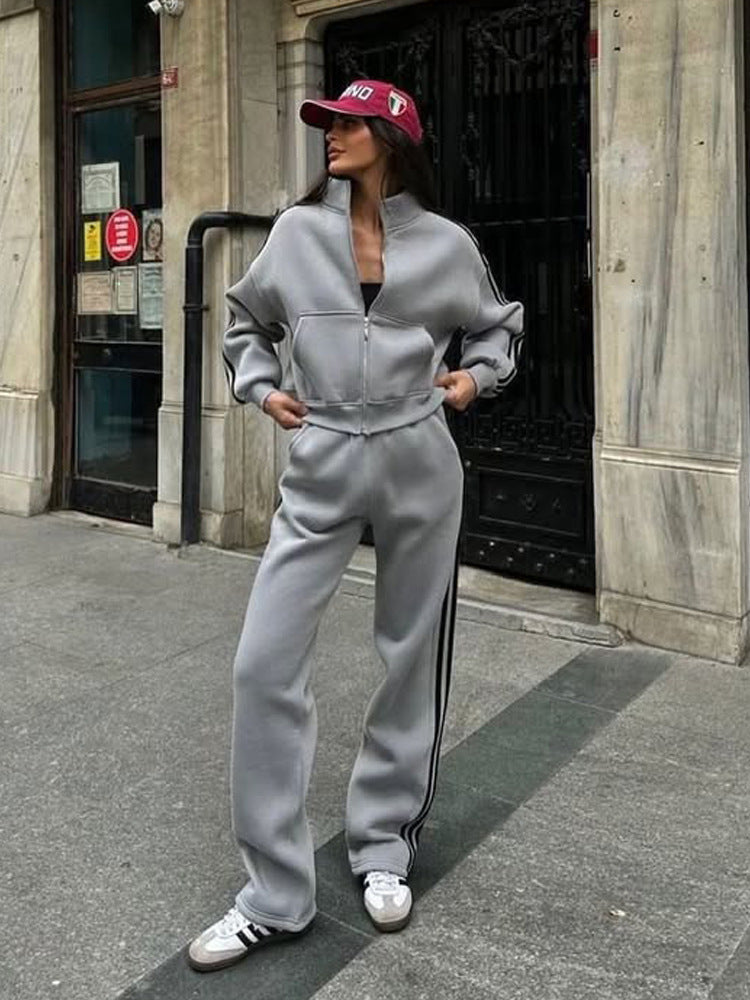 Damen Sportlicher Loungewear-Anzug mit hohem Kragen und seitlichen Streifen WW