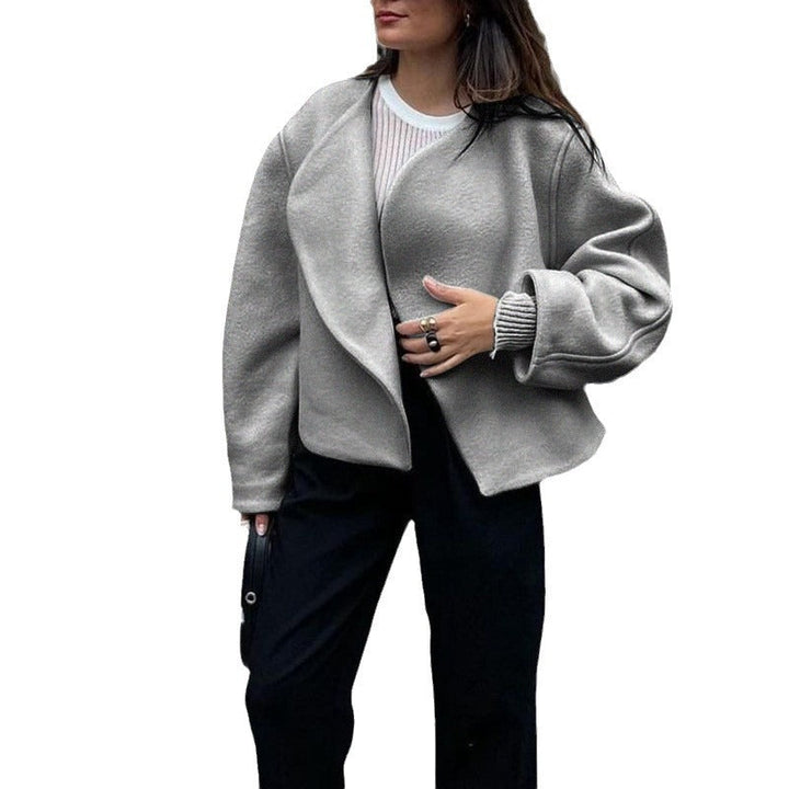 Damen Kurze Jacke aus kuscheligem Material mit weitem Schnitt und eleganten Details W&W Mode