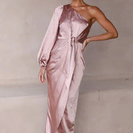 WW | Maxikleid aus Satin mit Einer Schulte