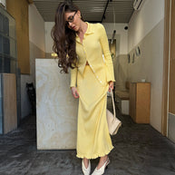 Damen Strickanzug mit elegantem Knopfverschluss und fließendem Rock WW