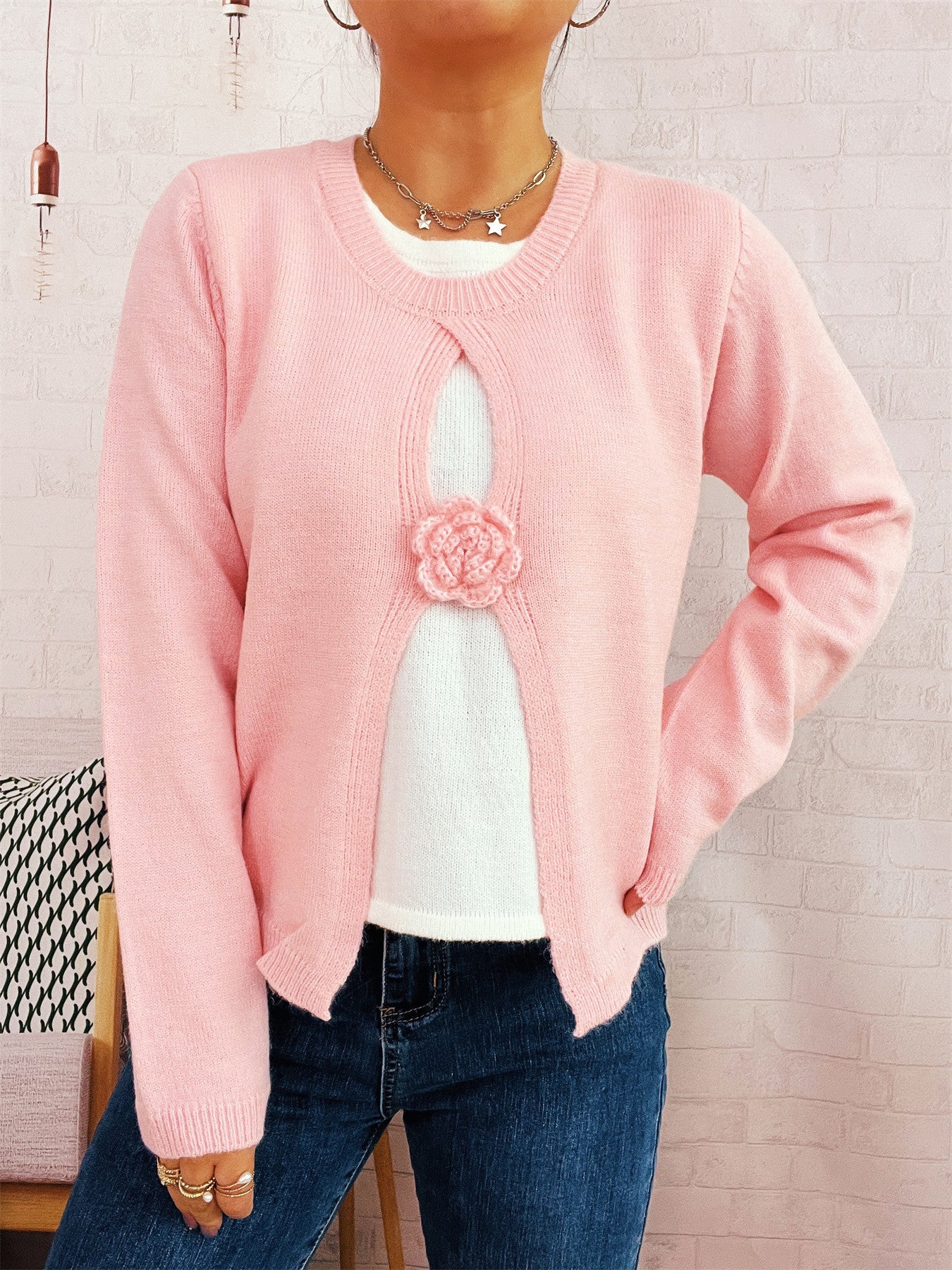 Damen Strickjacke mit verspieltem Blüten-Detail WW