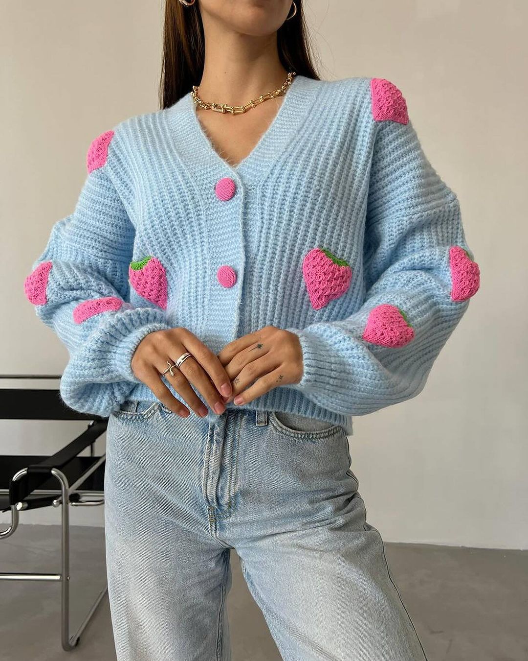 Damen Strickjacke mit fruchtigem Applikationsdesign WW