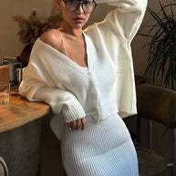 Damen Strick-Anzug mit tiefem V-Ausschnitt und Knopfdetail WW