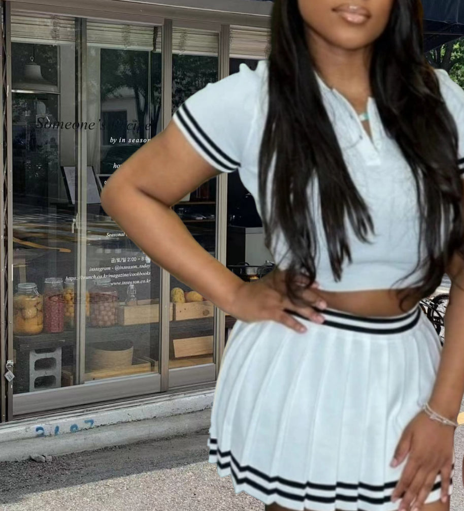 Damen Sportswear Set mit kurzem Oberteil und Faltenrock WW