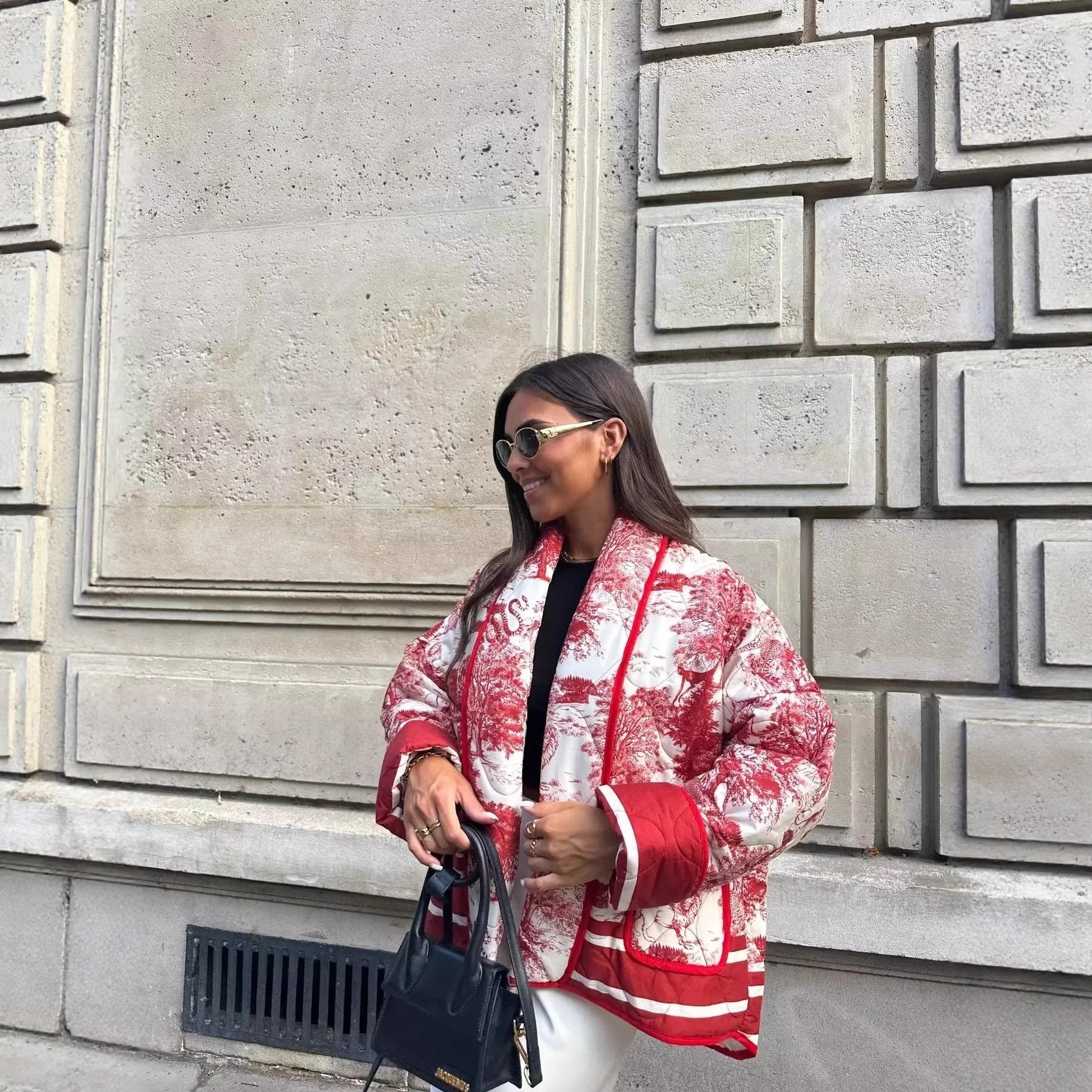 Damen Steppjacke mit floralem Design und eleganten Taschen WW