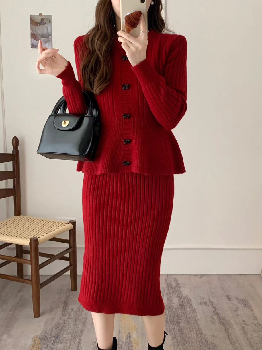 Damen Strickensemble mit elegantem Rock und feiner Knopfdetails WW