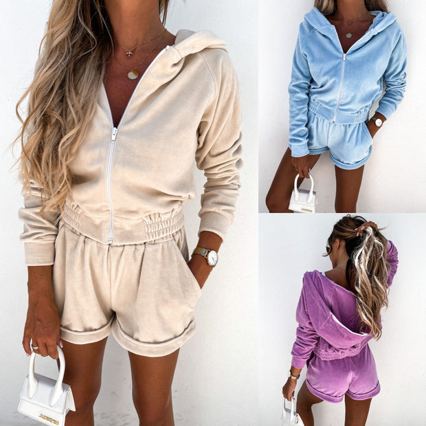 Damen sportliches Velours-Set mit cropped Hoodie und kurzen Hose WW