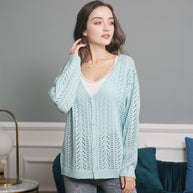 Damen Strickcardigan mit luftiger Lochmusterung und V-Ausschnitt WW