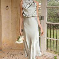 Damen Maxi-Kleid mit asymmetrischem Oberteil und fließendem Satin WW