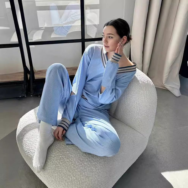 Damen bequemer Jogginganzug mit Rippdesign und farblich abgesetzten Details WW