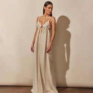 WW | Maxikleid mit V-Ausschnitt und Hohem Blumen-Schlitz