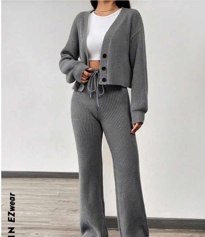 Damen Set aus weichem Strick mit lässiger Hose und Crop-Cardigan WW