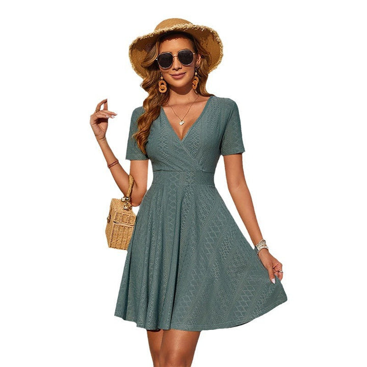Damen Sommerliches Wickelkleid mit dezentem Muster und V-Ausschnitt W&W Mode