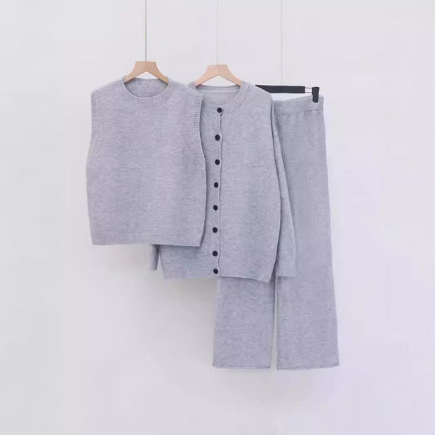 Damen Strickensemble aus weichem Material mit Knopfdetails WW