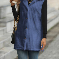 Damen Strickweste mit samtiger Oberfläche und modernen Knopfdetails WW