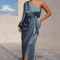 WW | Maxikleid aus Satin mit Einer Schulte