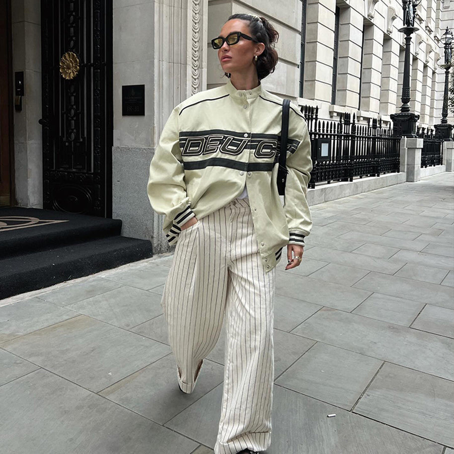 Damen sportliche Oversize-Jacke mit kontrastierendem Logo WW