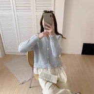 Damen Strickjacke mit dekorativer Spitzenunterlage und Knopfdetails WW