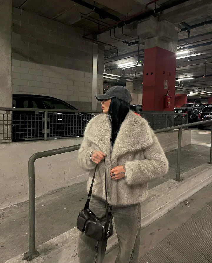 W&W Mode Damen Pelzmantel mit luxuriösem Touch - Winter 2024 Edition