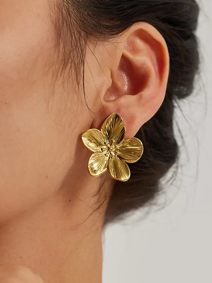 W&W Mode | Blossom Ohrringe Gold Mit Eleganten Blütenblättern