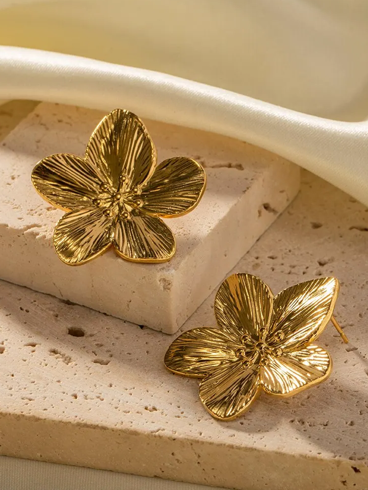 W&W Mode | Blossom Ohrringe Gold Mit Eleganten Blütenblättern