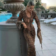 WW | Leopardenmuster Kleid mit Rüschen und hohem Schlitz