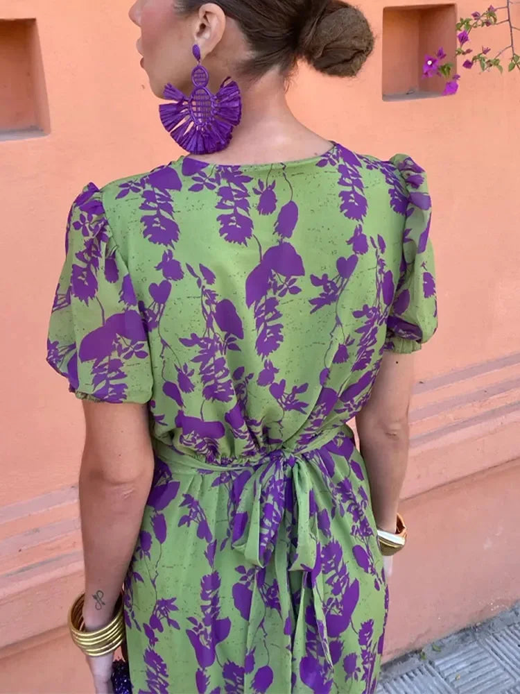 Leichtes Sommerkleid mit Blumenmuster und V-Ausschnitt für den Alltag | W&W Mode