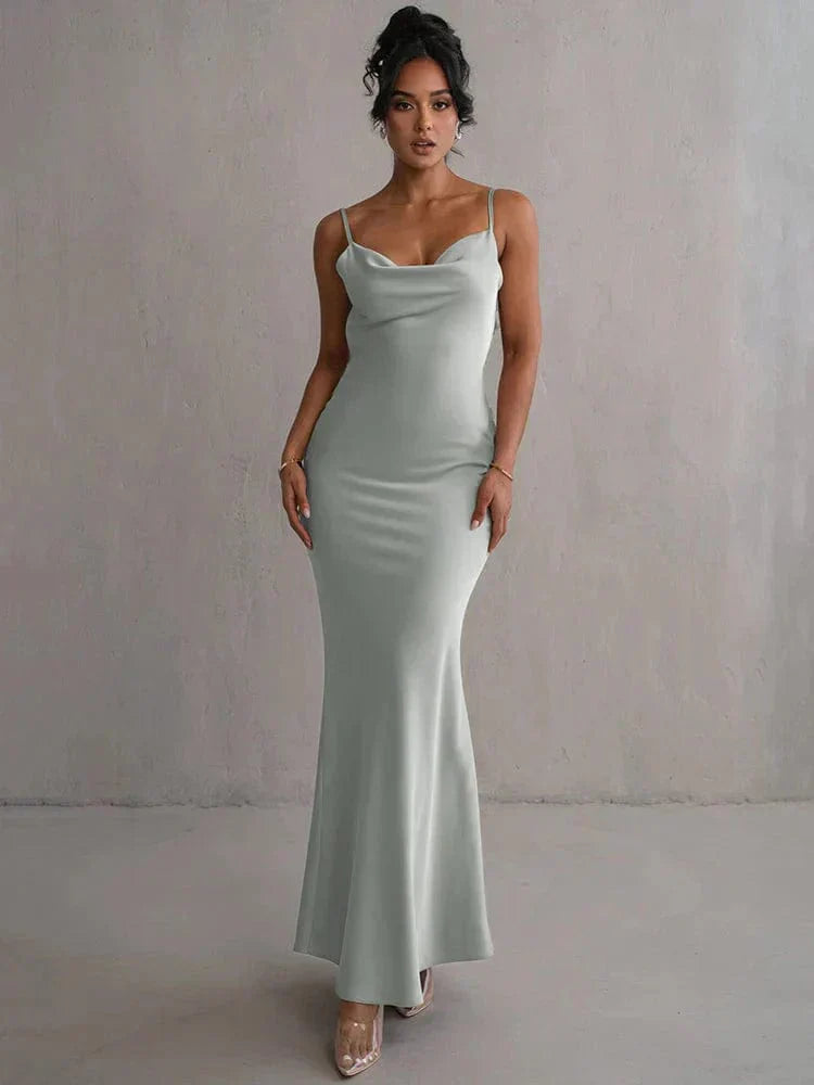 WW | Elegantes Rückenfreies Satin Maxikleid Mit Blumenapplikationen