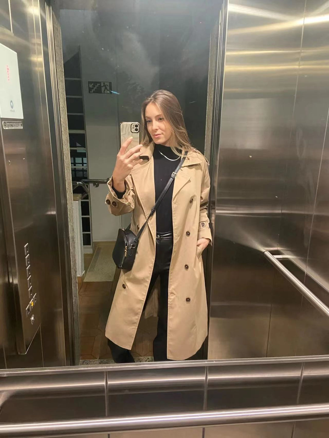Damen Trenchcoat mit Oversize-Schnitt und doppelreihigem Verschluss