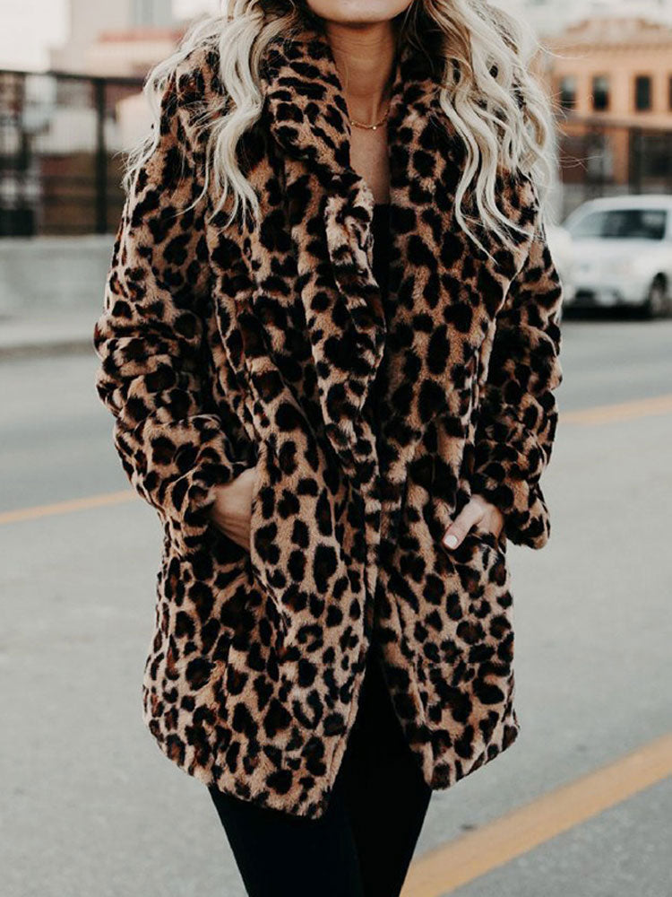 WW - Damen Leoprint Kunstpelzjacke für einen mutigen, stilvollen Look