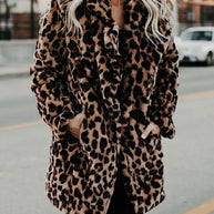 WW - Damen Leoprint Kunstpelzjacke für einen mutigen, stilvollen Look