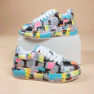 WW | Lebendige Sportschuhe Im Graffiti-Stil