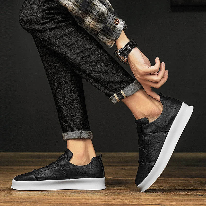 WW | Moderne Leder-Sneaker mit niedrigem Schaft
