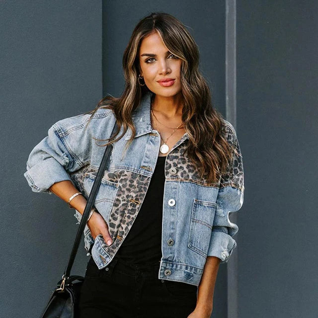 – Jeansjacke mit Leoparden-Patch