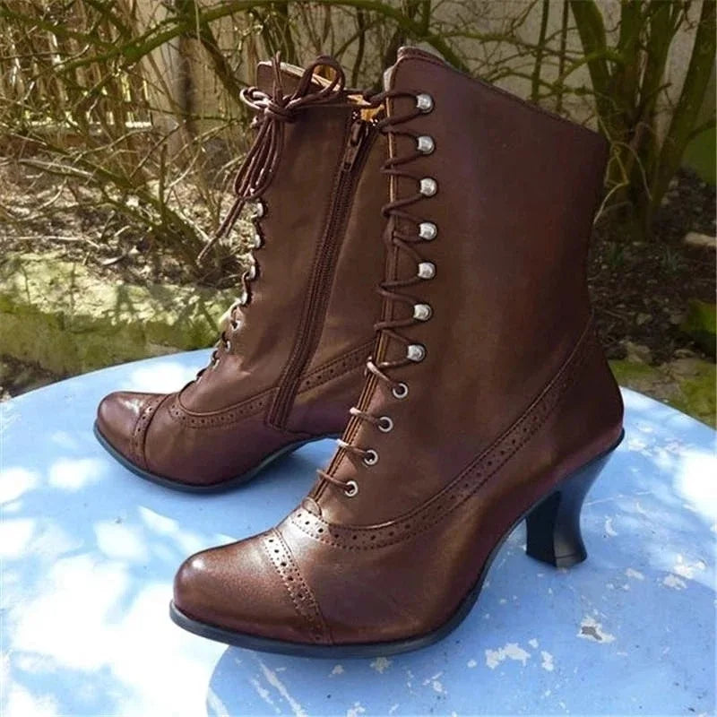 WW | Viktorianische Schnürstiefel mit Absatz