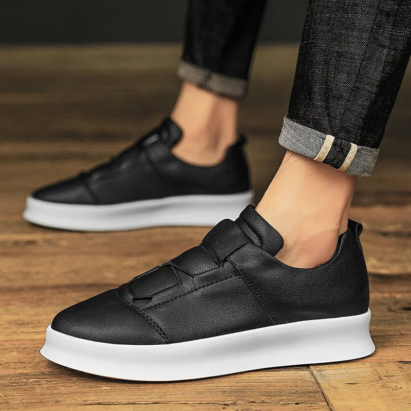 WW | Moderne Leder-Sneaker mit niedrigem Schaft