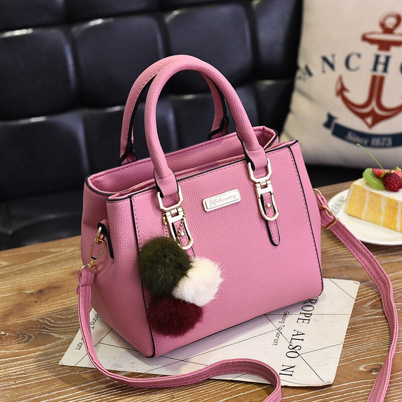 W&W Mode Damen-Tasche | Lederhandtasche mit 3 weichen Plüschbällen