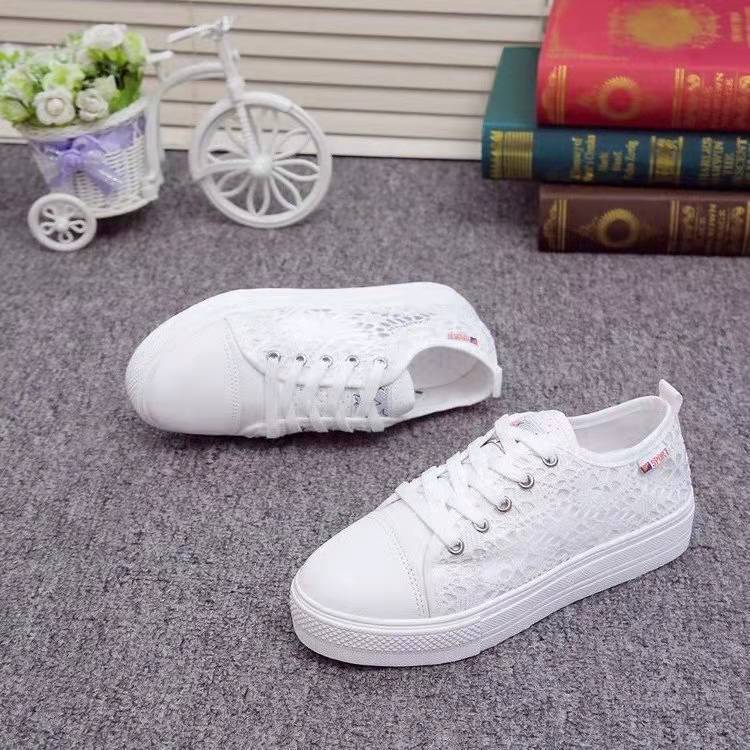 WW - Eleganz zu den lässigen Sneaker-Schuhen | Sneakers mit Schnürverschluss