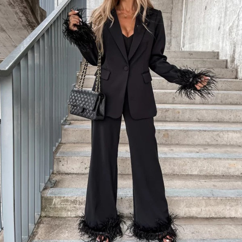 WW | Damenanzug mit Federn - Für einen einzigartigen und raffinierten Look