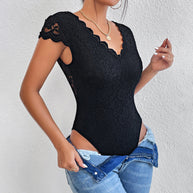 WW | Fit V-ausschnitt Spitzenbodysuit Atmungsaktives Stretchmaterial Elegante Ganzjahresbekleidung