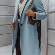 Wollmantel mit Revers und Knopf