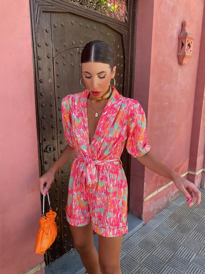 W&W Mode Bedruckter Jumpsuit | Moderner Jumpsuit für Damen mit tiefem V-Ausschnitt und kurzen Ärmeln