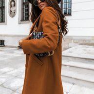 Wollmantel mit Revers und Knopf