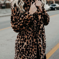 WW - Damen Leoprint Kunstpelzjacke für einen mutigen, stilvollen Look