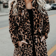 WW - Damen Leoprint Kunstpelzjacke für einen mutigen, stilvollen Look