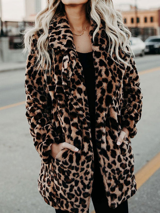 WW - Damen Leoprint Kunstpelzjacke für einen mutigen, stilvollen Look