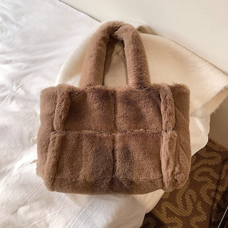 W&W Mode | Pipe Plush Handtasche - Eine bequeme und winterliche Damenhandtasche