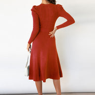 WW - Gestricktes Midikleid mit Rundhalsausschnitt