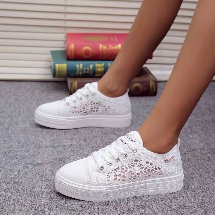 WW - Eleganz zu den lässigen Sneaker-Schuhen | Sneakers mit Schnürverschluss